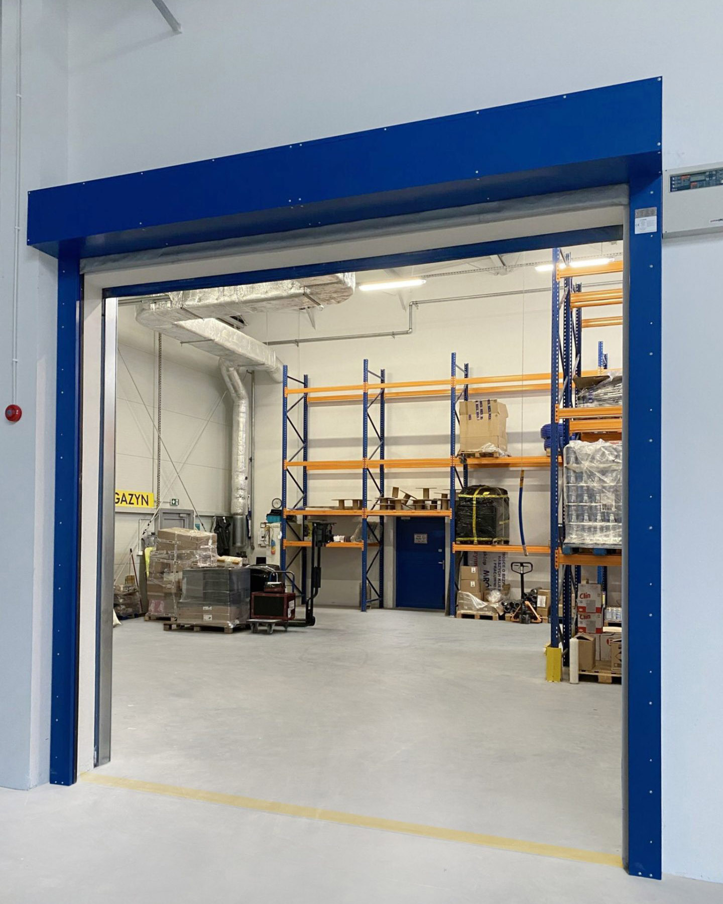 Brandgardin i brandklass EI120 monterad framför teknikutrymme – anpassad för kommersiell byggnad.