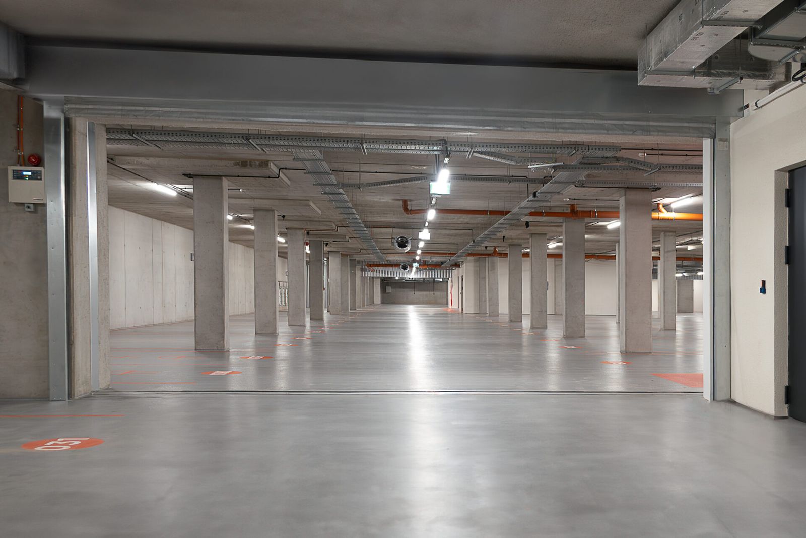 Brandgardiner kan användas för att skydda öppna ytor i garage och parkeringsanläggningar.